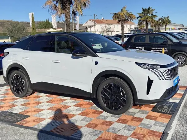 Peugeot 3008 Hybrid 145 e-DCS6 GT Toit Alcantara Executive Pack 360° Vision & Drive Assist Plus - Photo 3