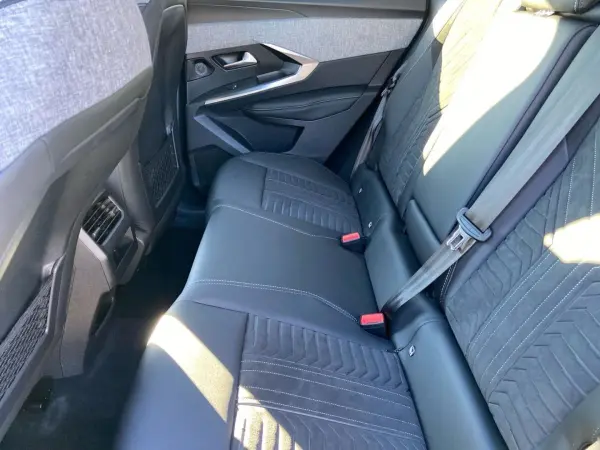 Peugeot 3008 Hybrid 145 e-DCS6 GT Toit Alcantara Executive Pack 360° Vision & Drive Assist Plus - Photo 3